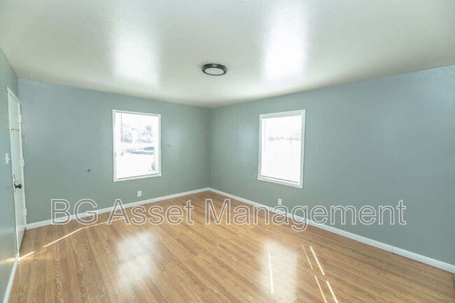 Building Photo - 1321 Dunn Ave