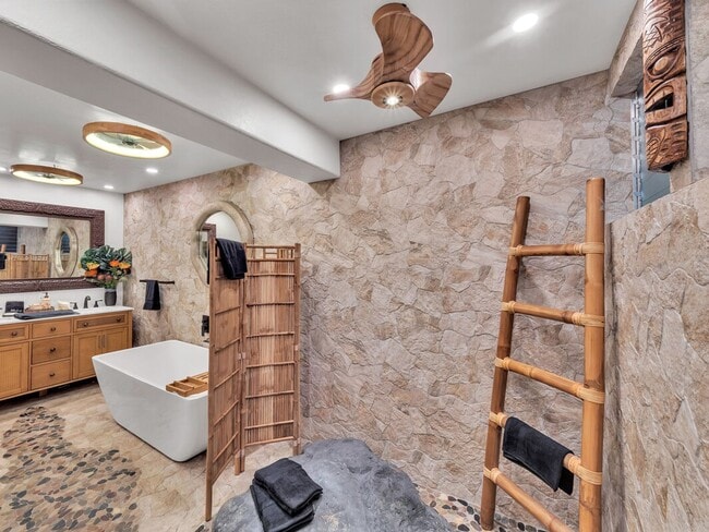 Building Photo - Oceanfront Estate: The Honolii Hale