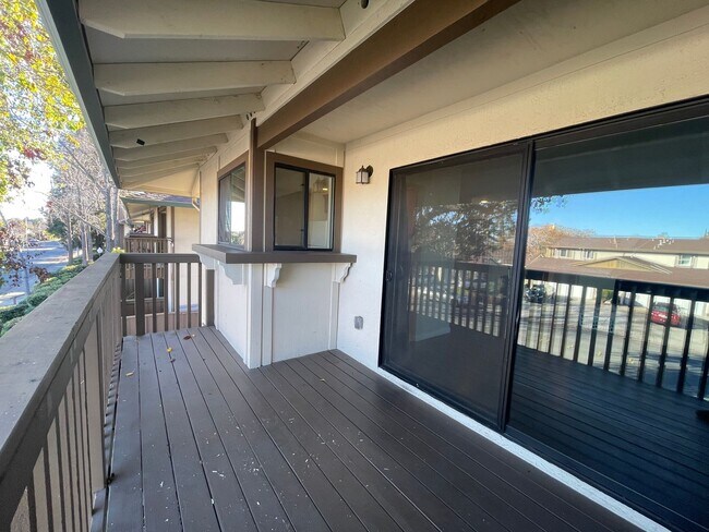 Building Photo - Beautiful Condo in Gated Community