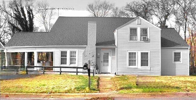 Primary Photo - 212 Fairview Dr