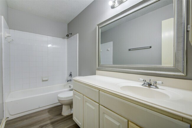 Building Photo - 19402 Hickory Meadow Ln