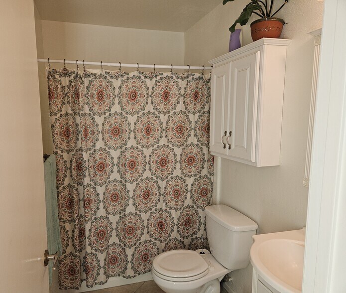 Bath main floor - 23821 Green Haven Ln