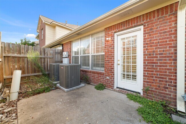 Building Photo - 1408 S Friendswood Dr