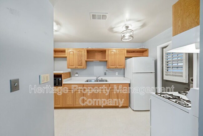 Building Photo - 6022 Castle Vw Dr