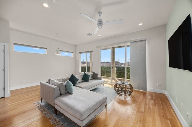 Building Photo - 4618 Nichols St