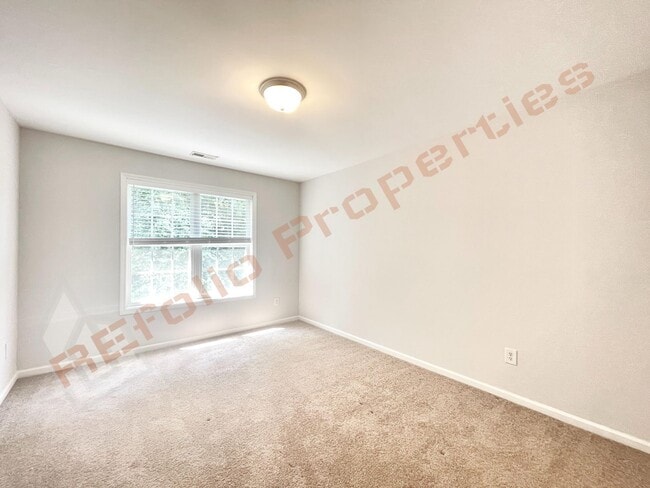 Building Photo - Wonderful 4 Bedroom 2.5 Bath, With Fresh P...