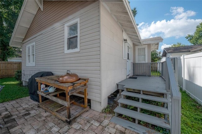 Building Photo - 207 W Hiawatha St