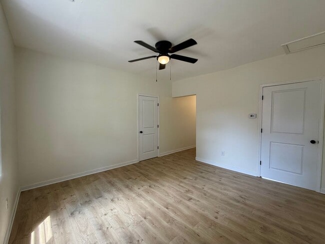 Building Photo - Fully Remodeled 3 Bedroom/1 Bathroom Home ...