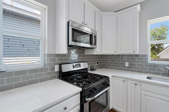 Building Photo - 1102 Woodland Ave