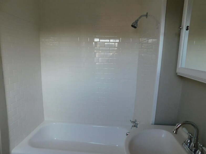 Building Photo - 1724 W 19th St