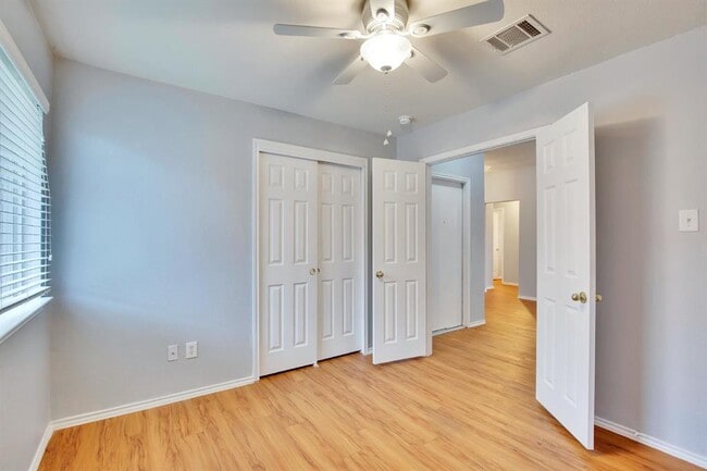 Building Photo - 1002 Remington Dr