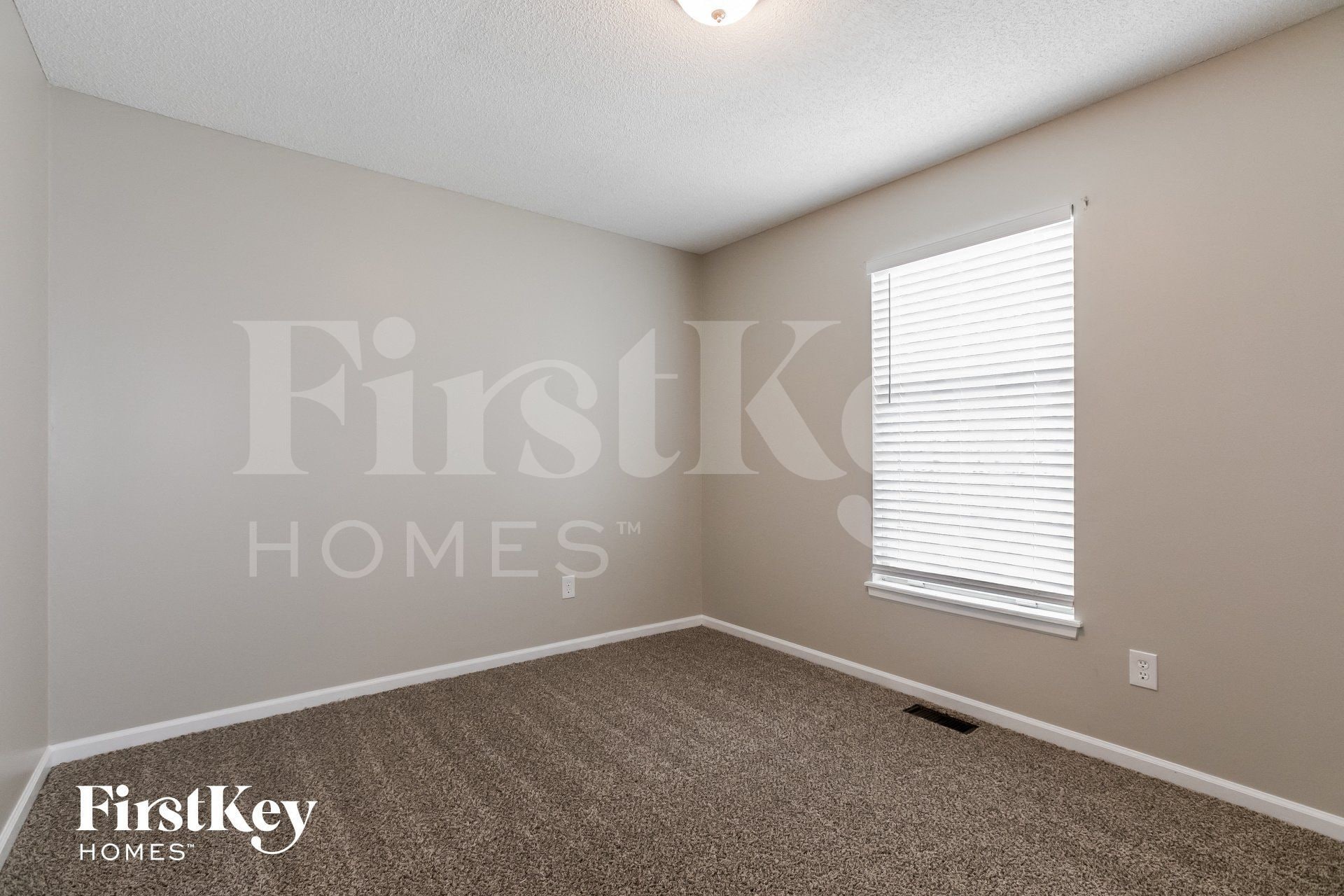 Building Photo - 1529 NE Auburn Dr