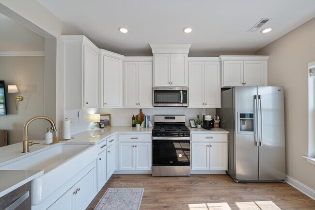 Building Photo - 3255 Tasker Dr