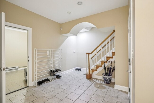 Building Photo - Fully Furnished Townhome for Rent – NO LEASING FEE