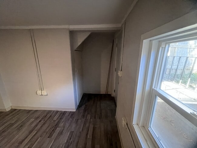 Building Photo - 724 Silver St