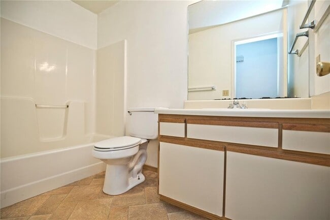 Building Photo - 5905 Sara St