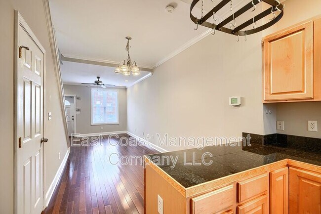 Building Photo - 1122 Scott St