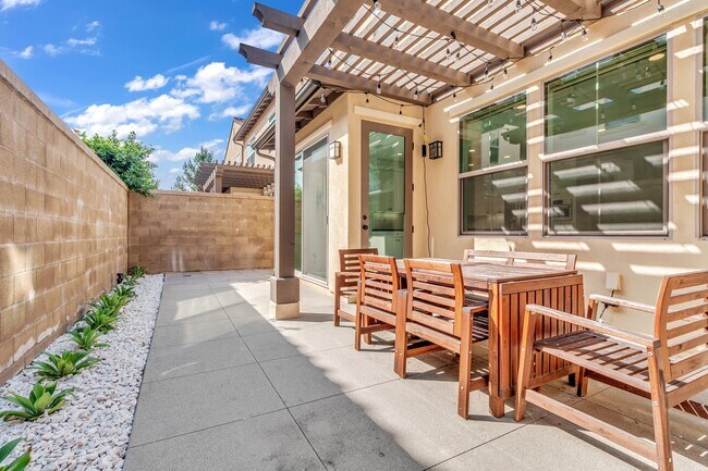 Building Photo - 110 Okra