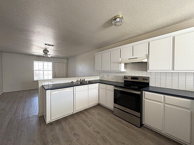 Building Photo - 3402 Cantabrian Dr