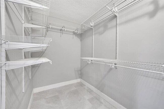 Building Photo - 1460 Sheridan St