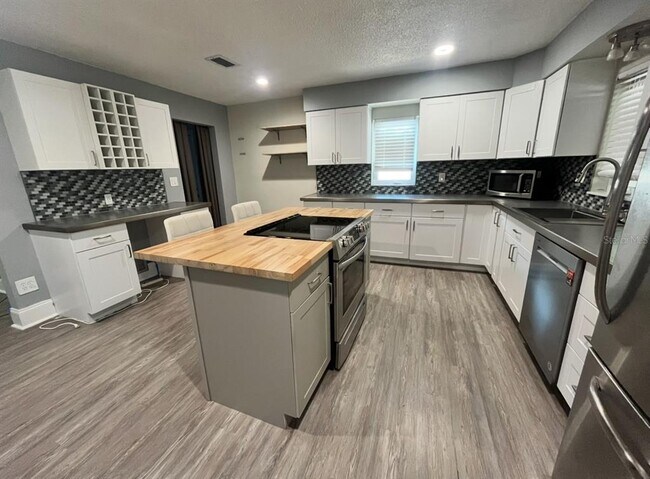 Building Photo - 339 Croton Dr