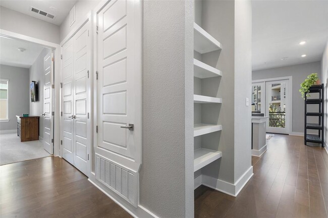 Building Photo - 4501 Jackson Ave