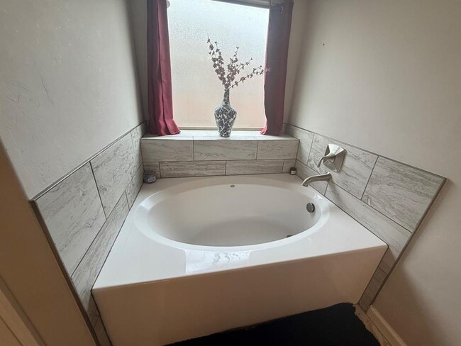 Building Photo - 7712 Windstone Dr