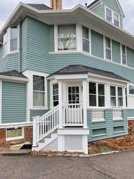 Building Photo - 114 Church St