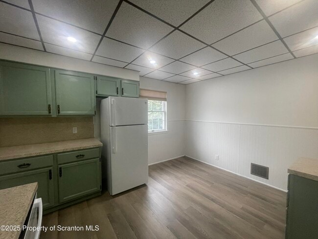Building Photo - 608 N Sumner Ave