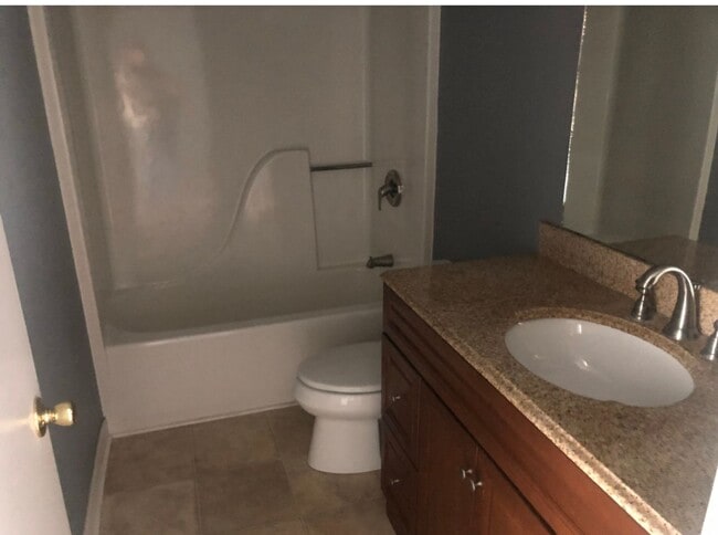 Building Photo - 2BR/ 1.5BA Townhouse in Bearden w/ 1 car garage