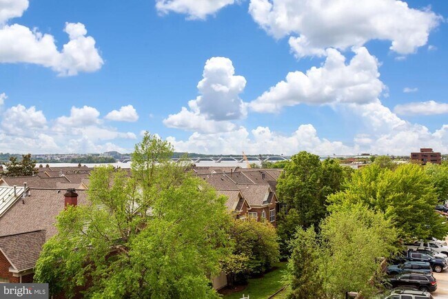 Building Photo - 203 Montgomery St