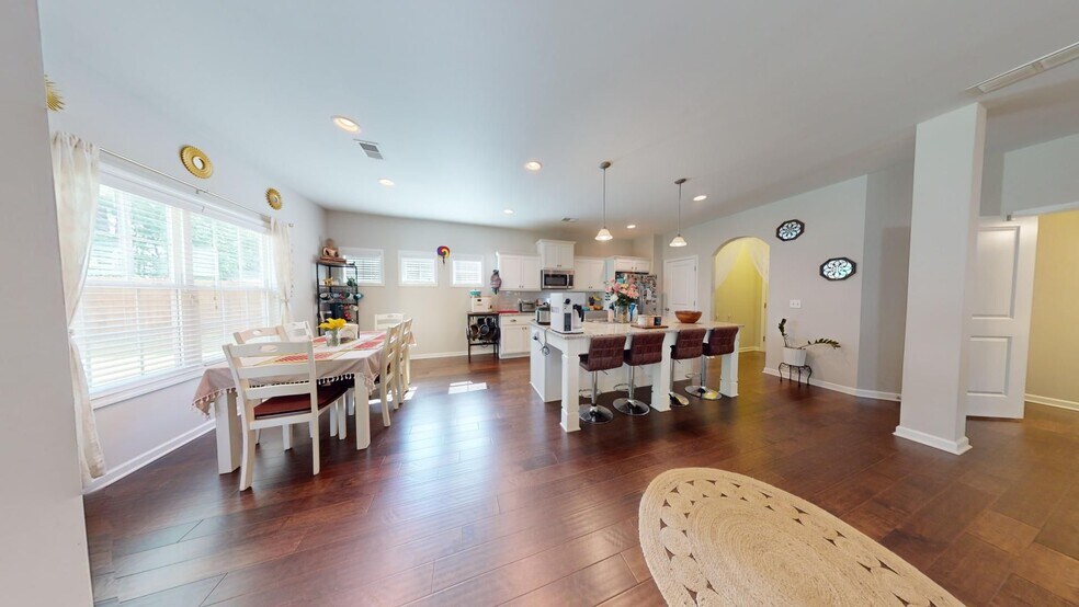 Building Photo - Very Well Maintained Home in East Richland S/D