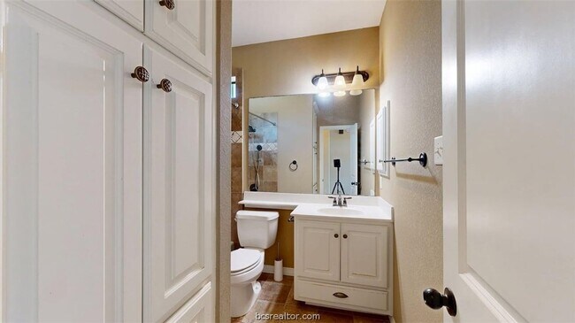 Building Photo - 3900 Latinne Ln