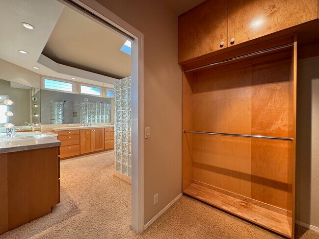 Building Photo - 24 Paliuli Way