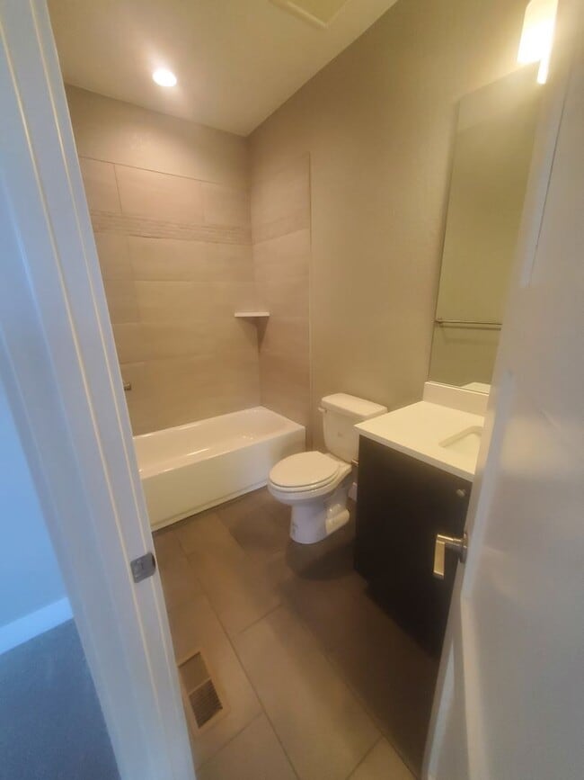 Building Photo - Beautiful and Updated 2BR Townhome With At...