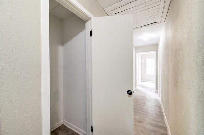 Building Photo - 808 TX-393 Loop