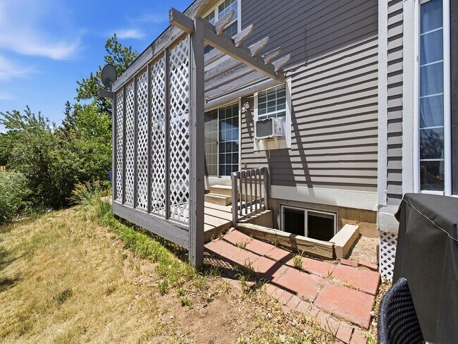 Building Photo - 2828 Silverplume Dr