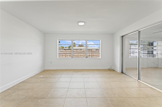 Building Photo - 3253 Pierce St