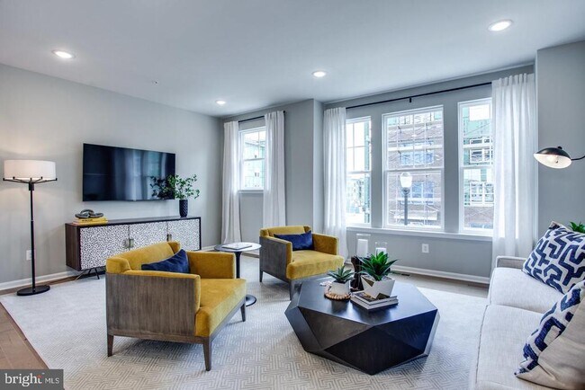 Building Photo - 2571 Hopton Ln