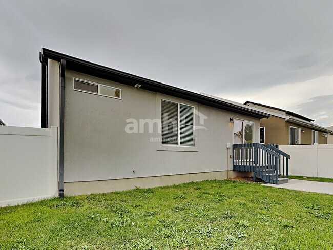 Building Photo - 1742 E Shadow Dr