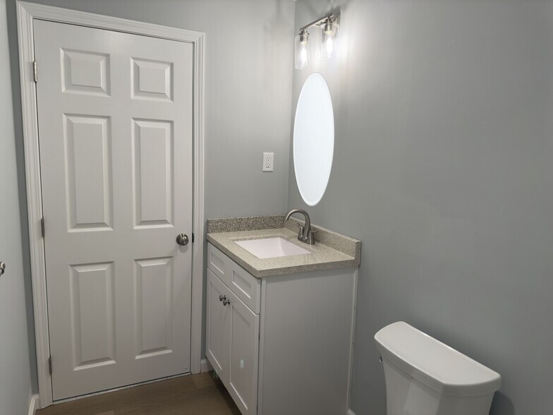 Building Photo - 23 Whittier Ln