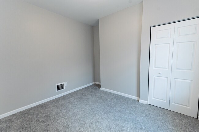 Building Photo - 1 Parkview St