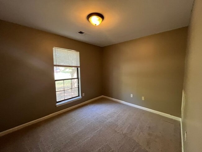 Building Photo - 5189 Haynes Dr
