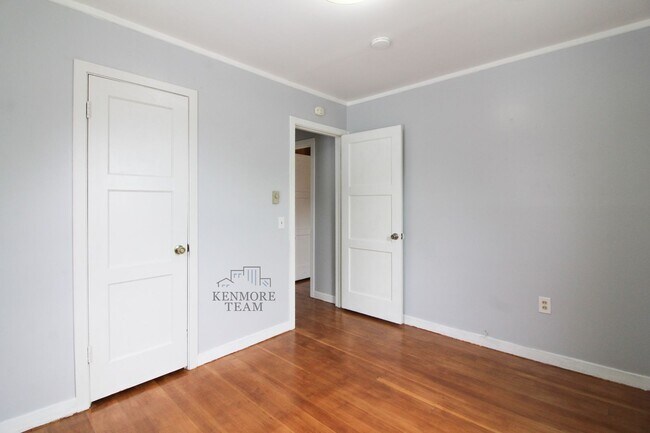 Building Photo - 3 Bedrooms, 2.5 Baths Duplex in Richland