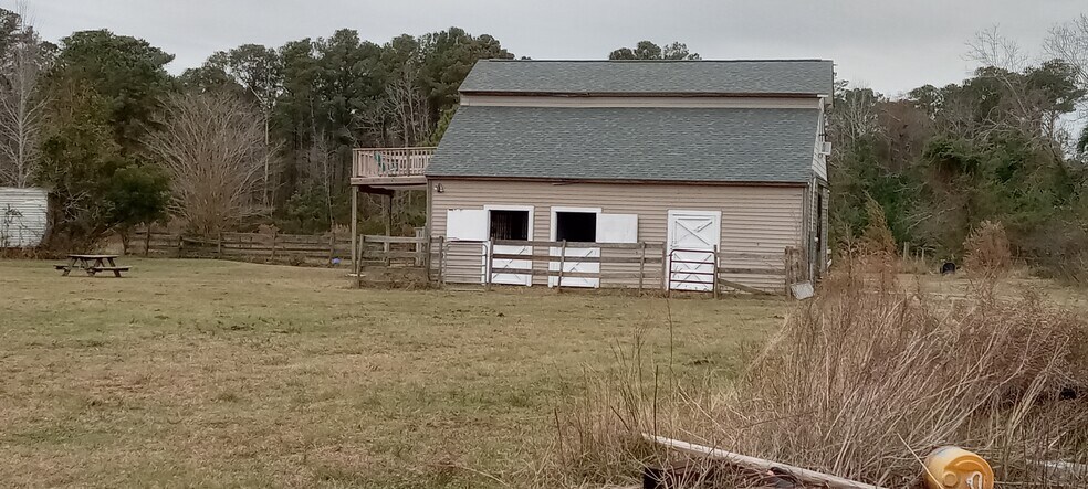 Building Photo - 892 Smith Farm Rd