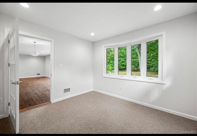 Building Photo - 82 Hanson Ln