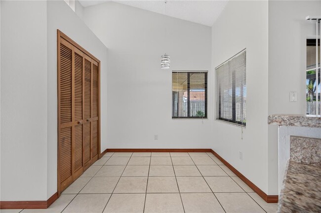 Building Photo - 4059 Waterview Loop