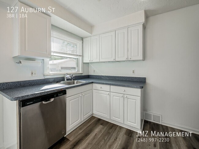 Building Photo - 127 Auburn St
