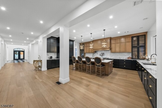 Building Photo - 472 High St