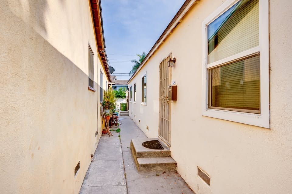 Building Photo - 12210 Culver Blvd